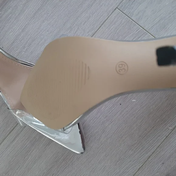 Heels - Picture 2 of 5